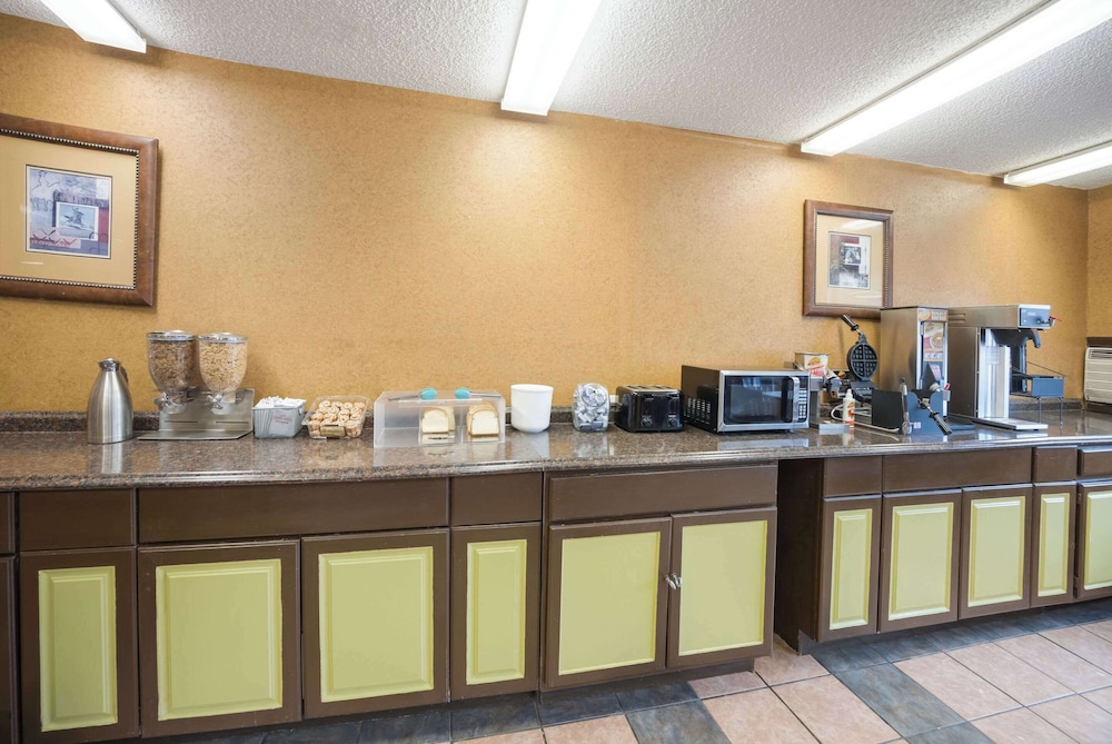 Rodeway Inn Colorado Springs 18/21