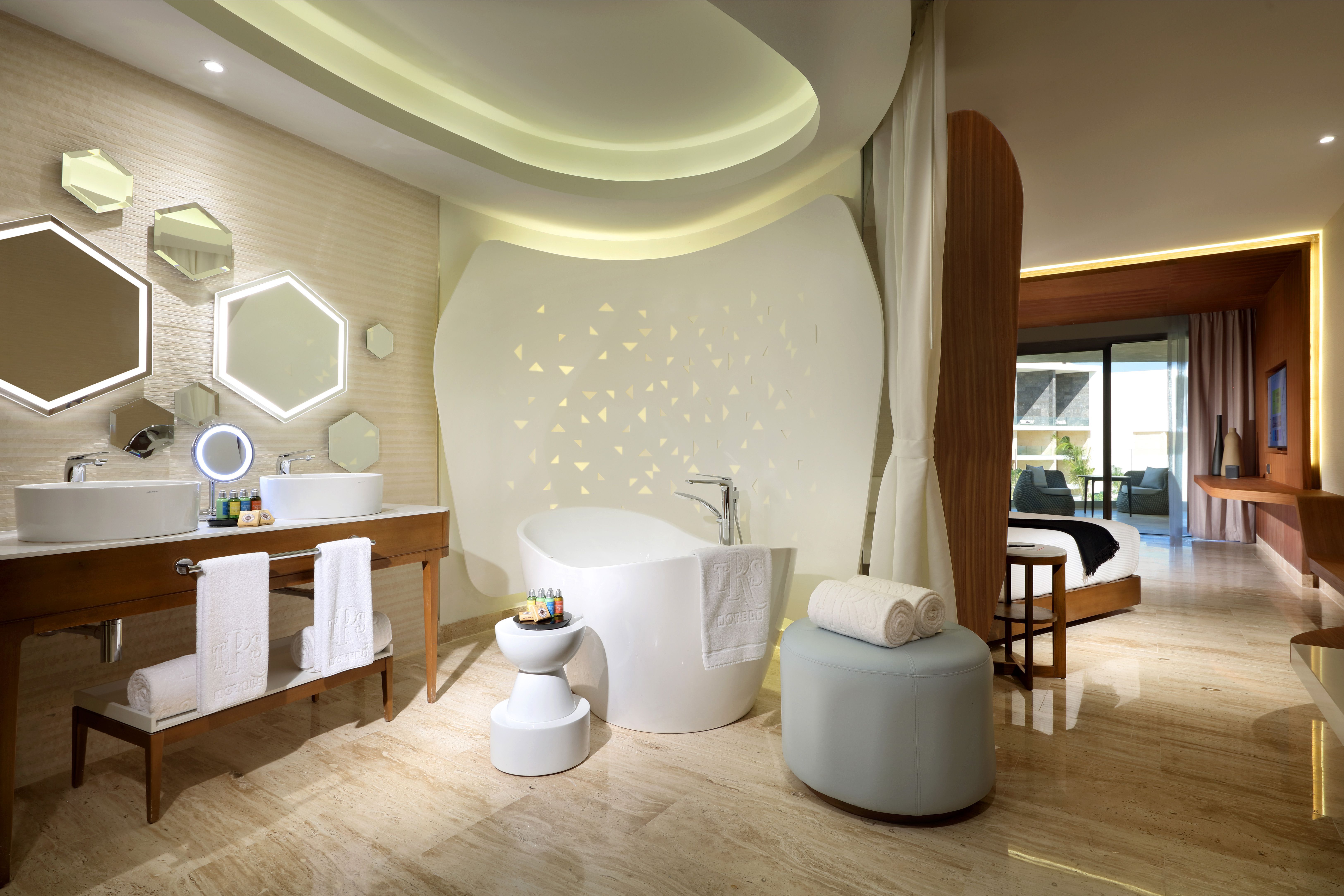 Swim Out, Junior Suite
