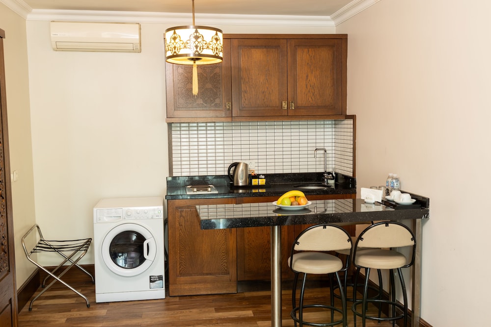 K SUITES HOTEL 50/58