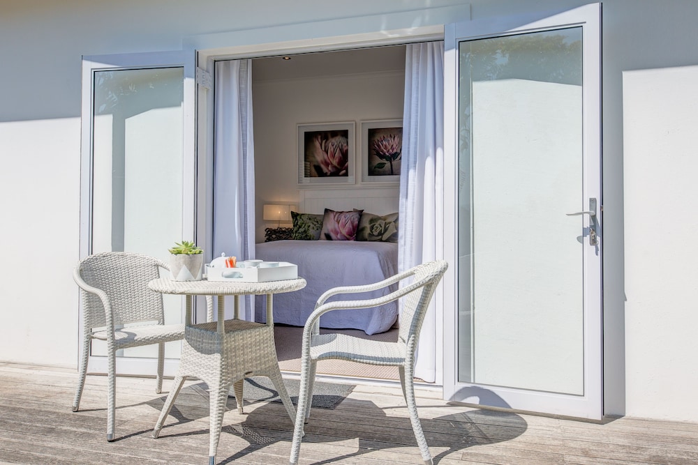 Amanzi Island Boutique Hotel 67/77