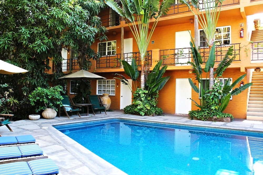 The Bungalows Hotel 42/50
