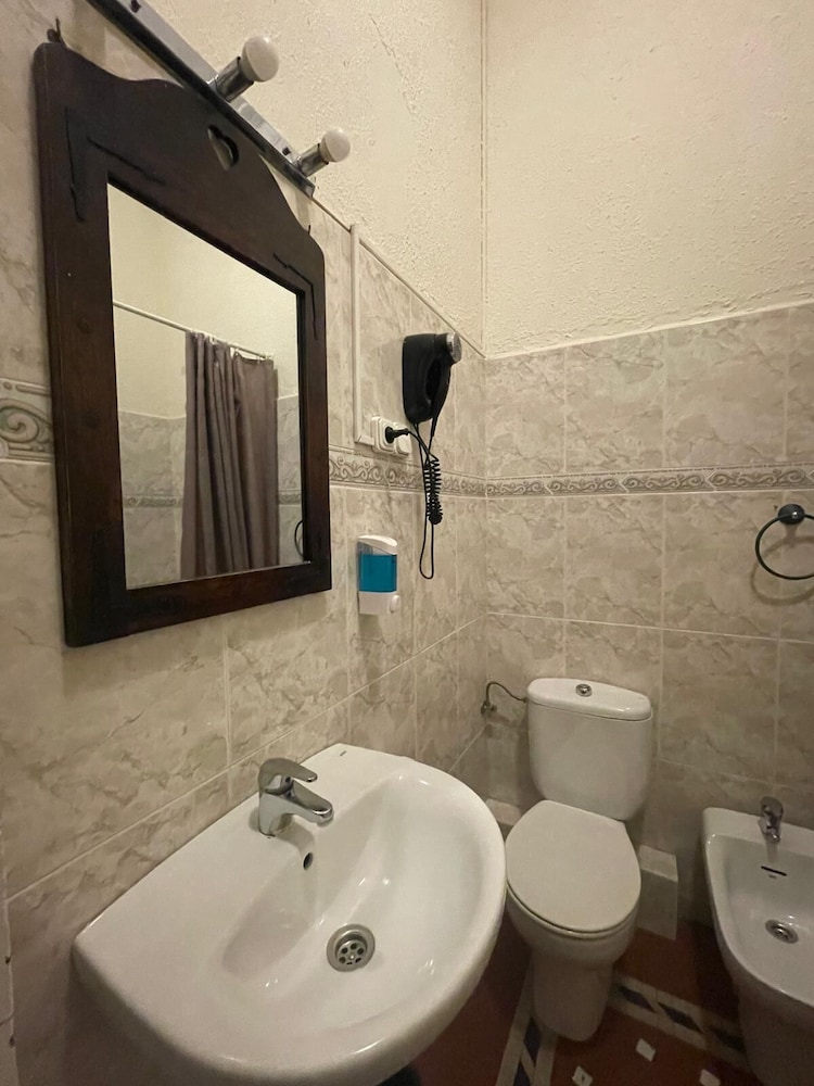 Hostal Balmes Centro 41/50