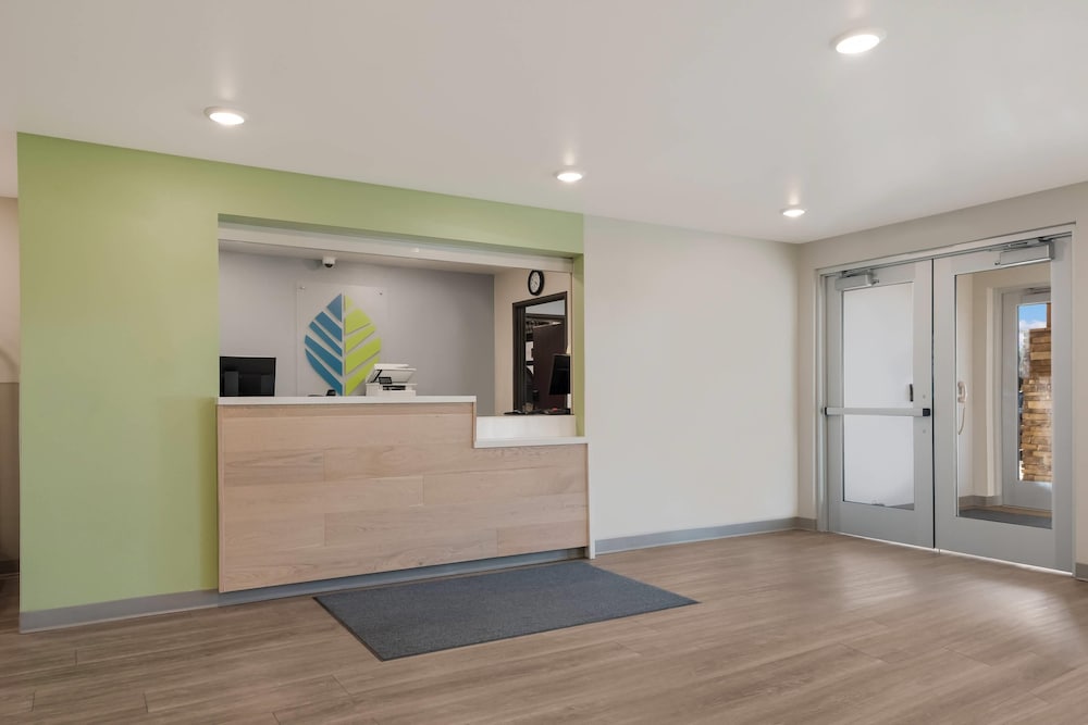 WoodSpring Suites Phoenix-Deer Valley 4/25