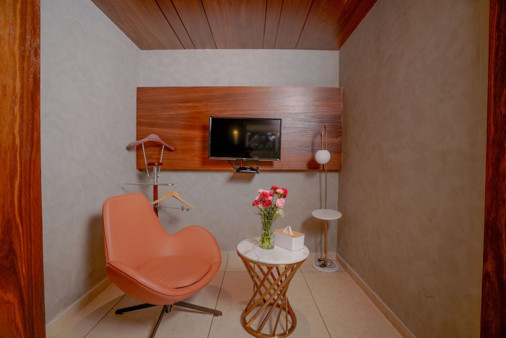 Lazdana Hotel Bangalore 48/53