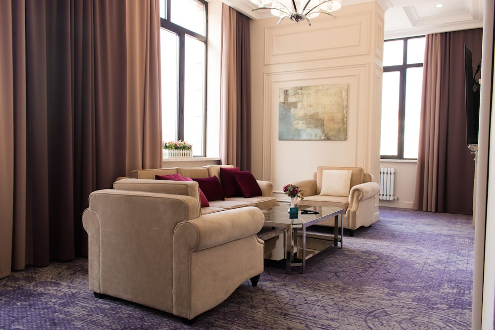 Madison Ave Hotel Bishkek 25/39