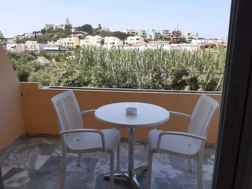 Kyriaki Hotel 56/64