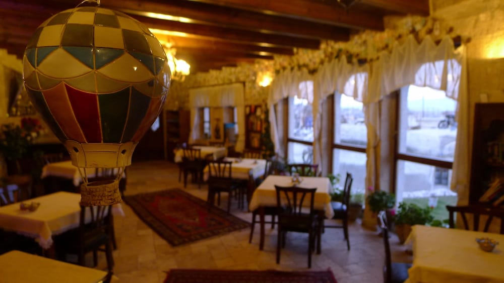 Traveller Apos S Cave Hotel 37/76