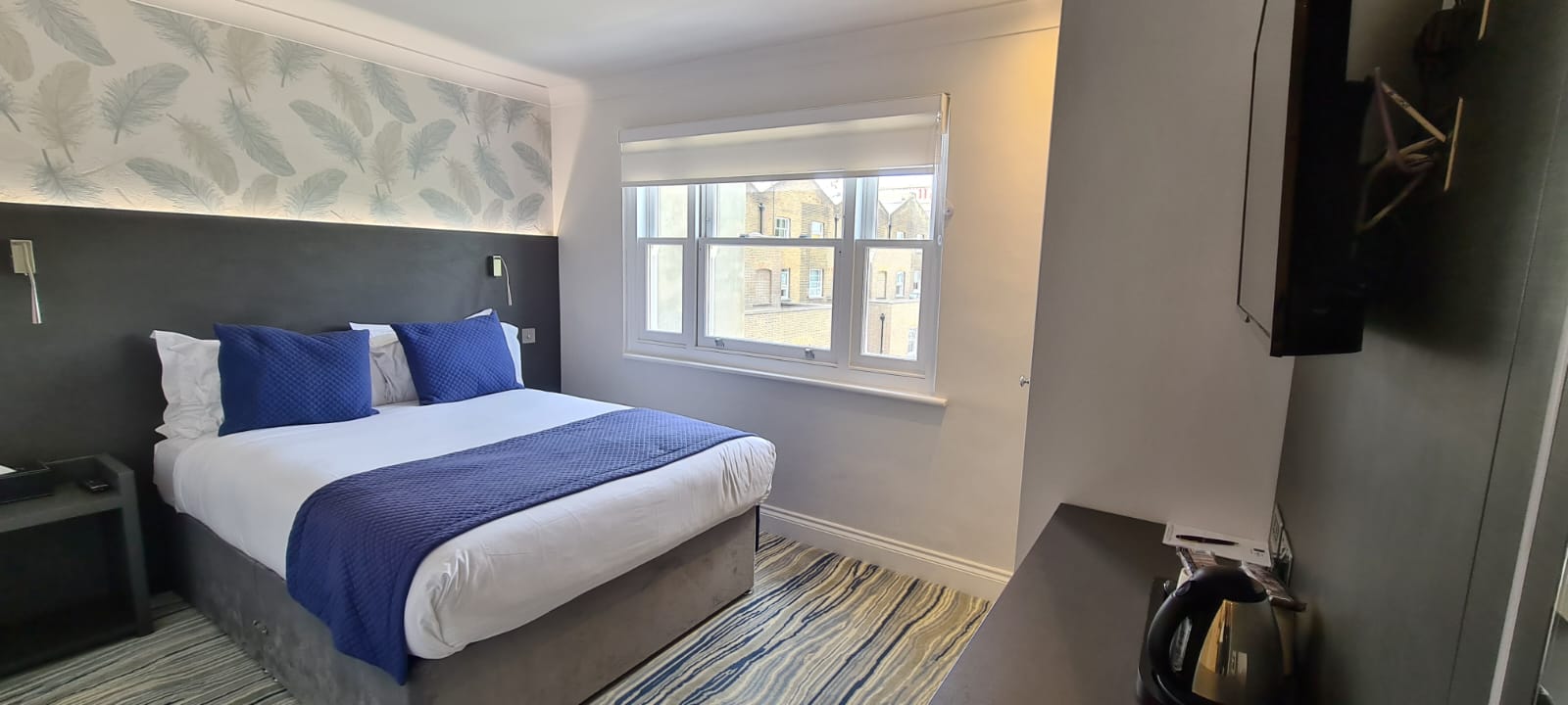 EXECUTIVE, DOUBLE BED