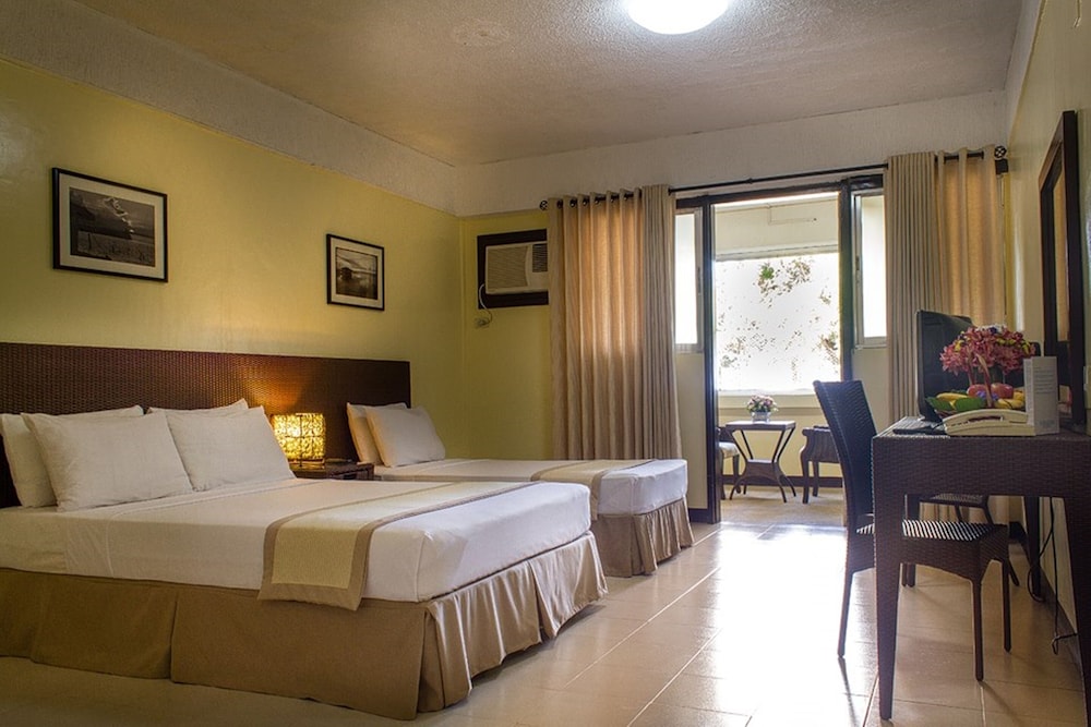 Matabungkay Beach Resort Hotel 12/65