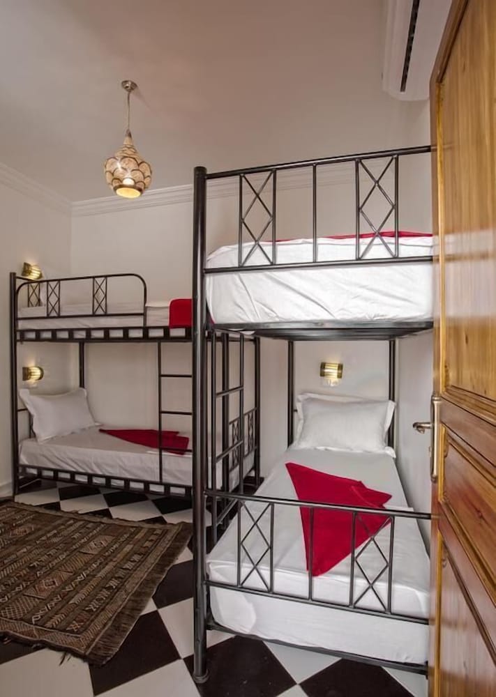 Amour d'auberge 9/36