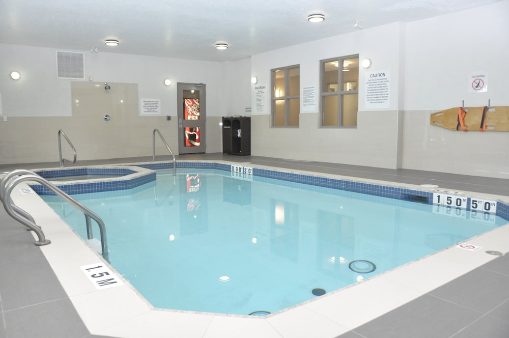 Holiday Inn Express Barrie 7/75