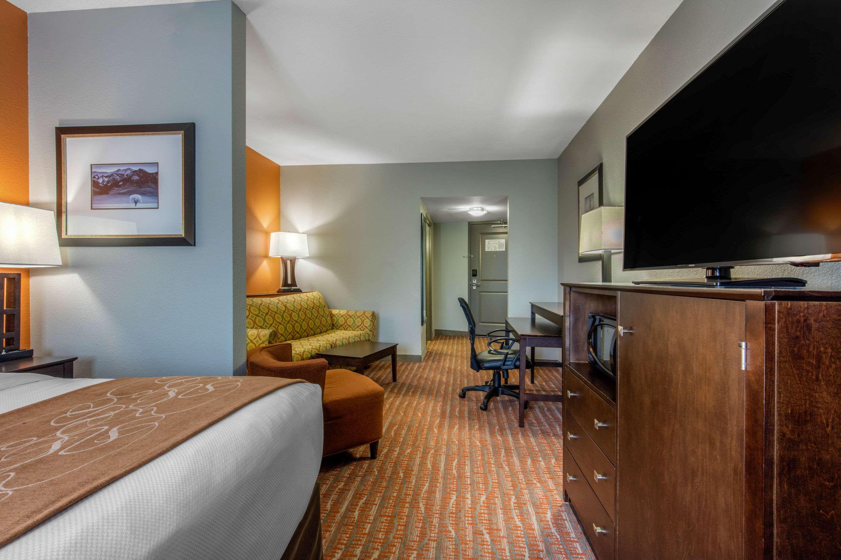 SUITE, KING BED