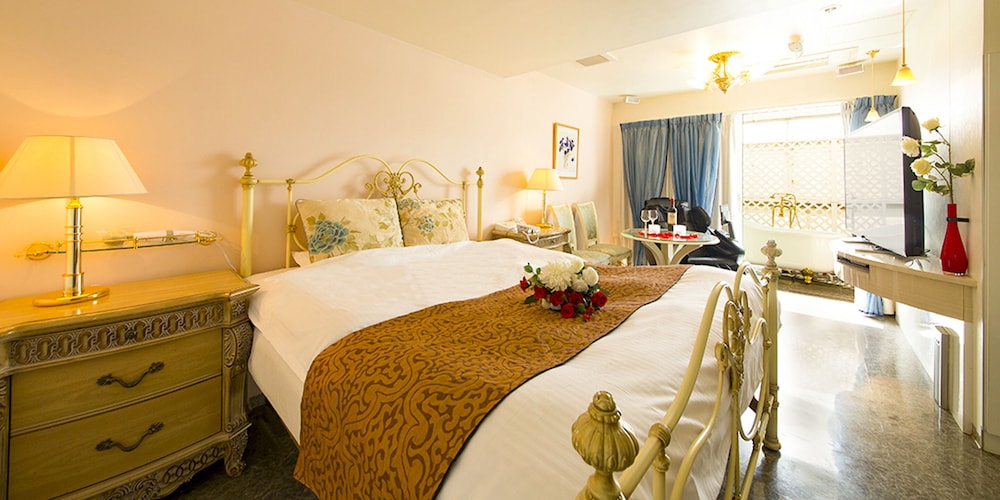 V Hotel - Adults Only 20/50