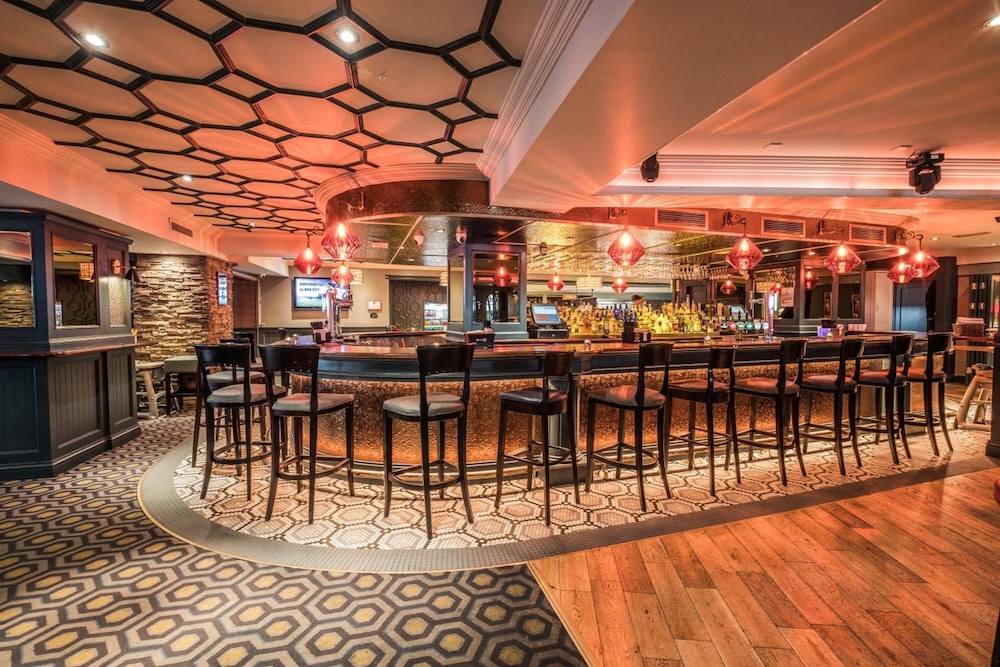 BRIDGE HOUSE HOTEL, LEISURE CLUB & SPA 30/45