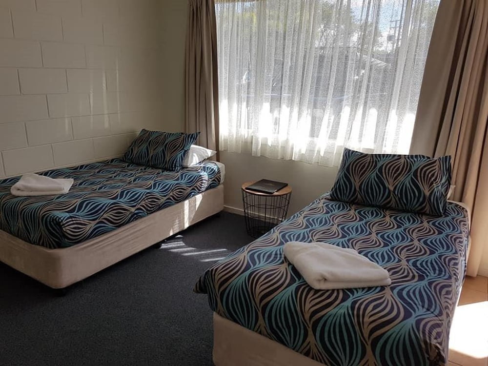 TOP SPOT MOTEL 43/70