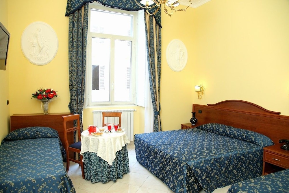 Caroline Suite 12/35