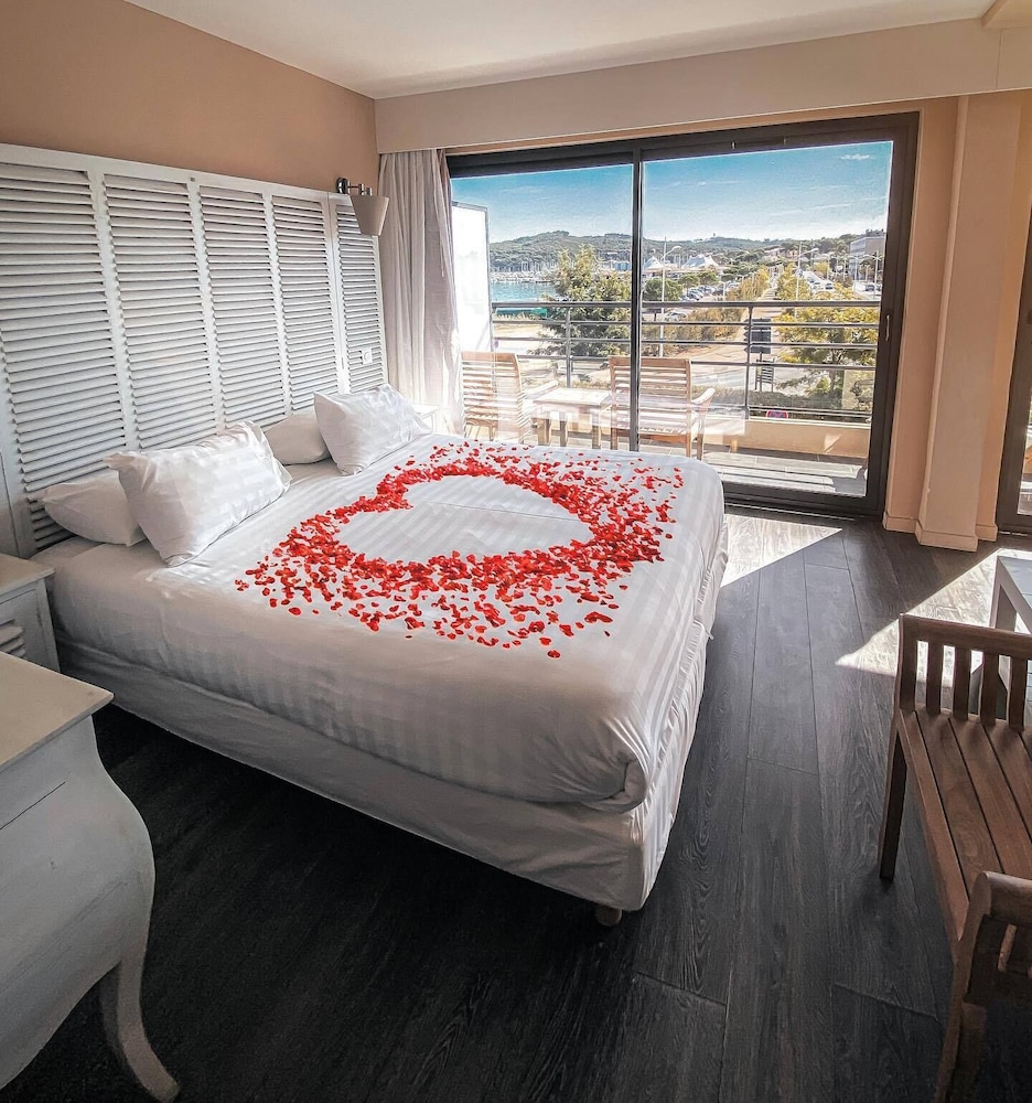 RIVES D'OR HOTEL 28/70