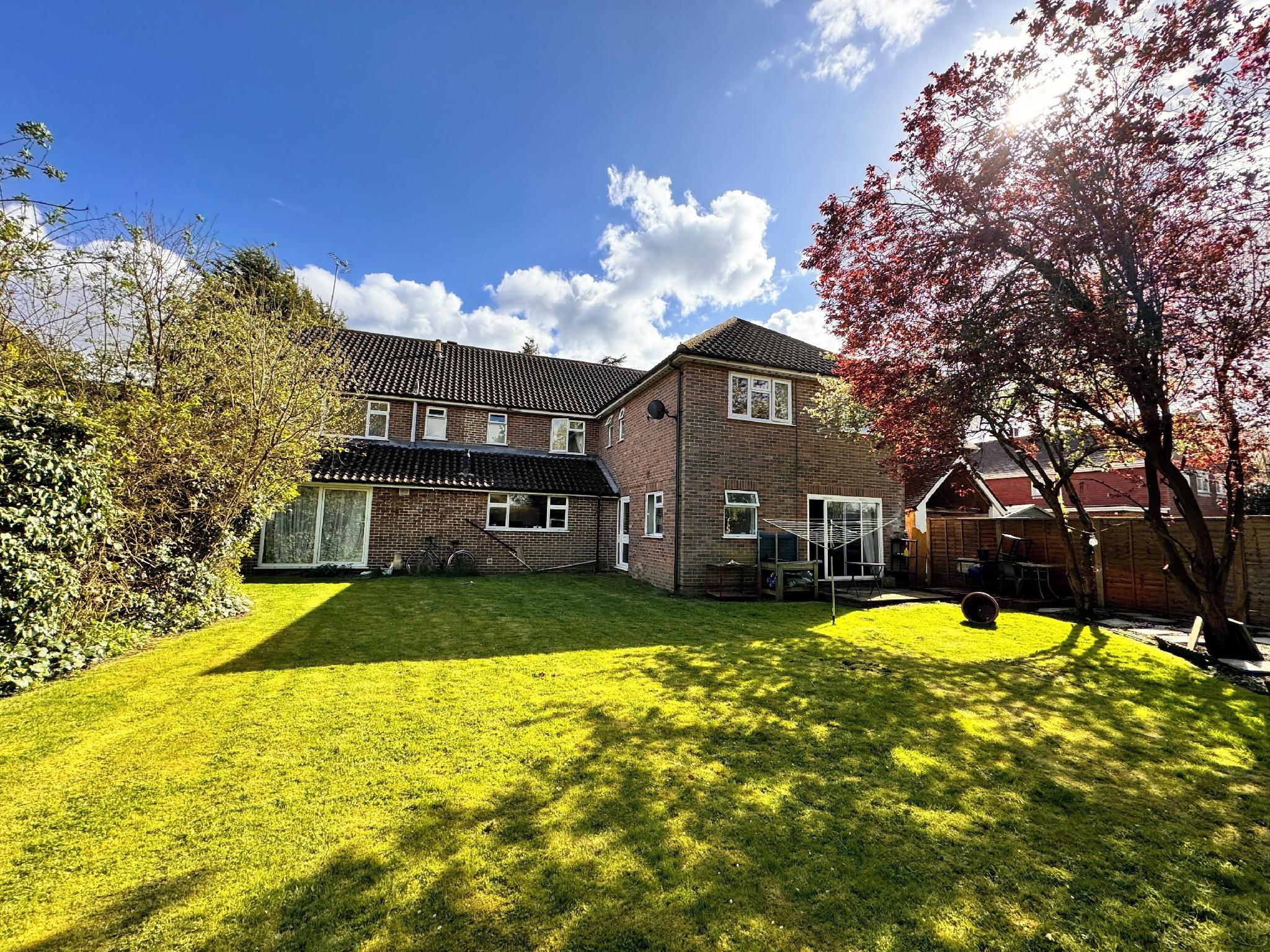 High Trees Guest House Gatwick 47/49
