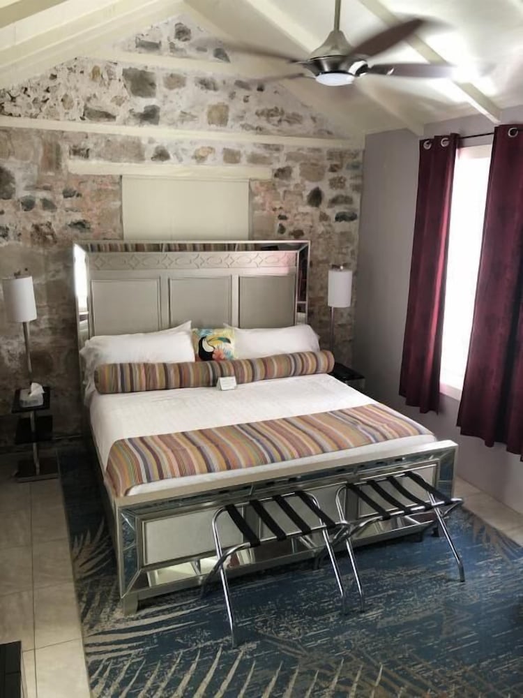 Madison, Single, King Bed, Garden View, Patio