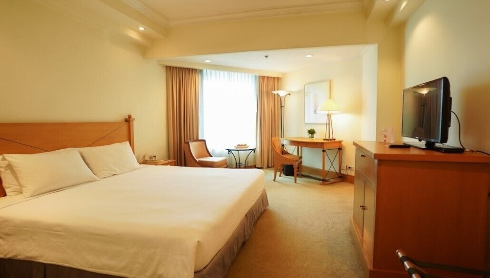 غرفة ديلوكس بسرير كينج، The Heritage Hotel Manila 2/10