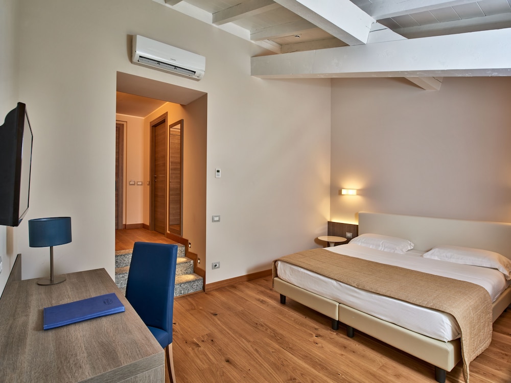 Hotel Centrale 25/67
