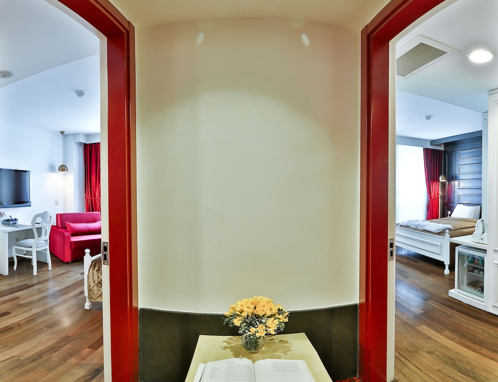 Senatus Hotel 6/50