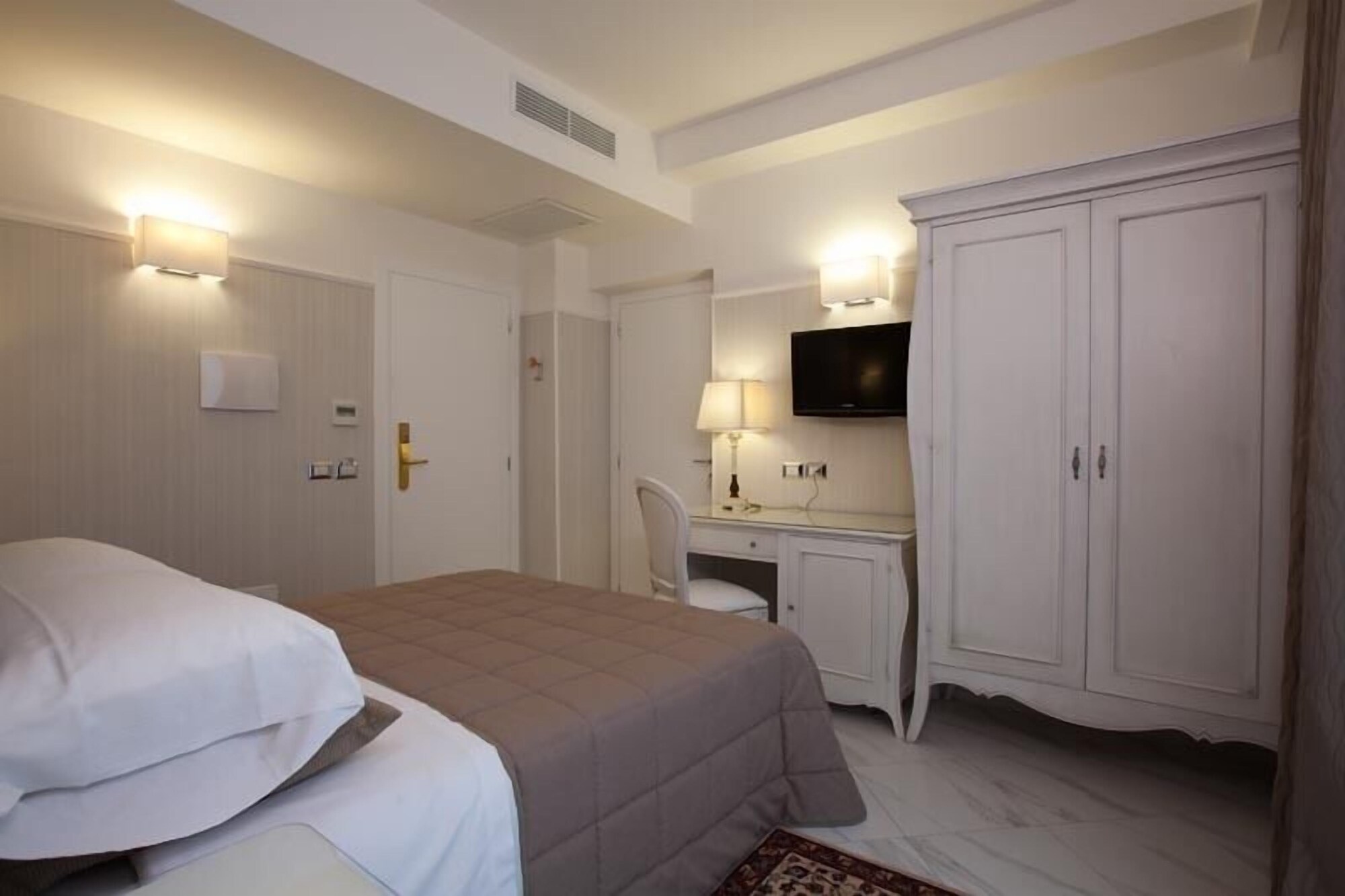 1 BEDROOM, APARTMENT