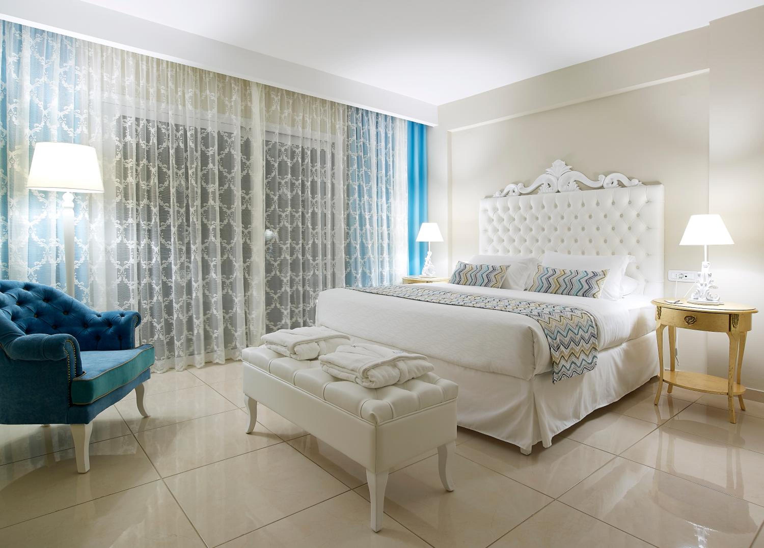Deluxe, Pool or Sea View