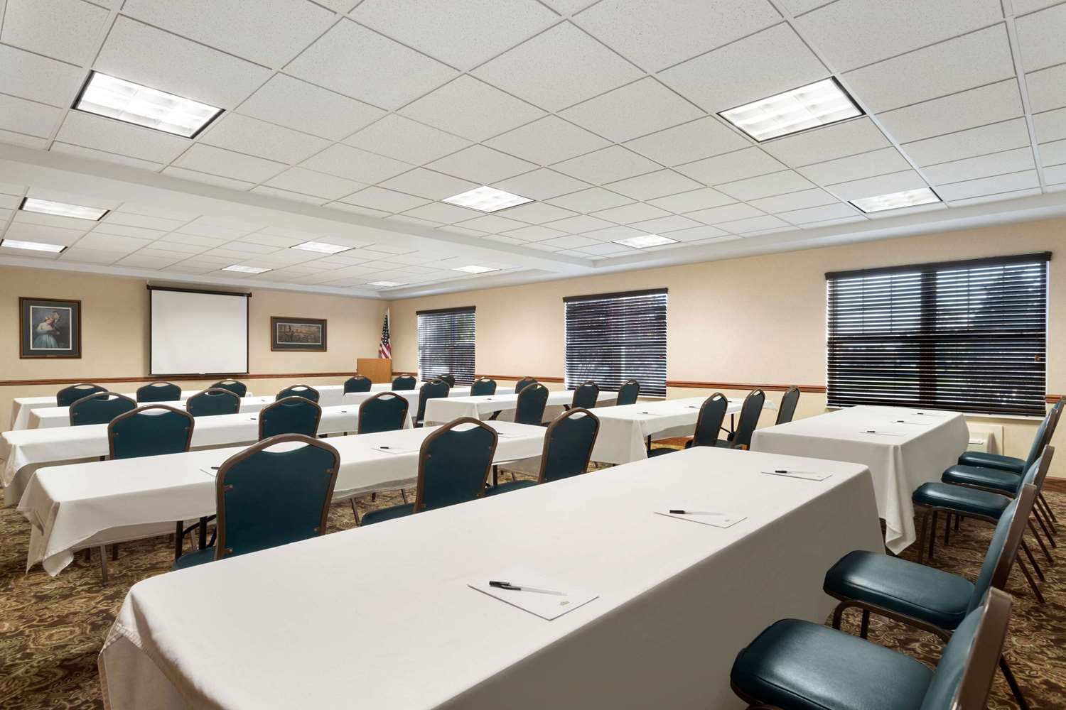 Country Inn & Suites by Radisson, Gettysburg, PA 32/34
