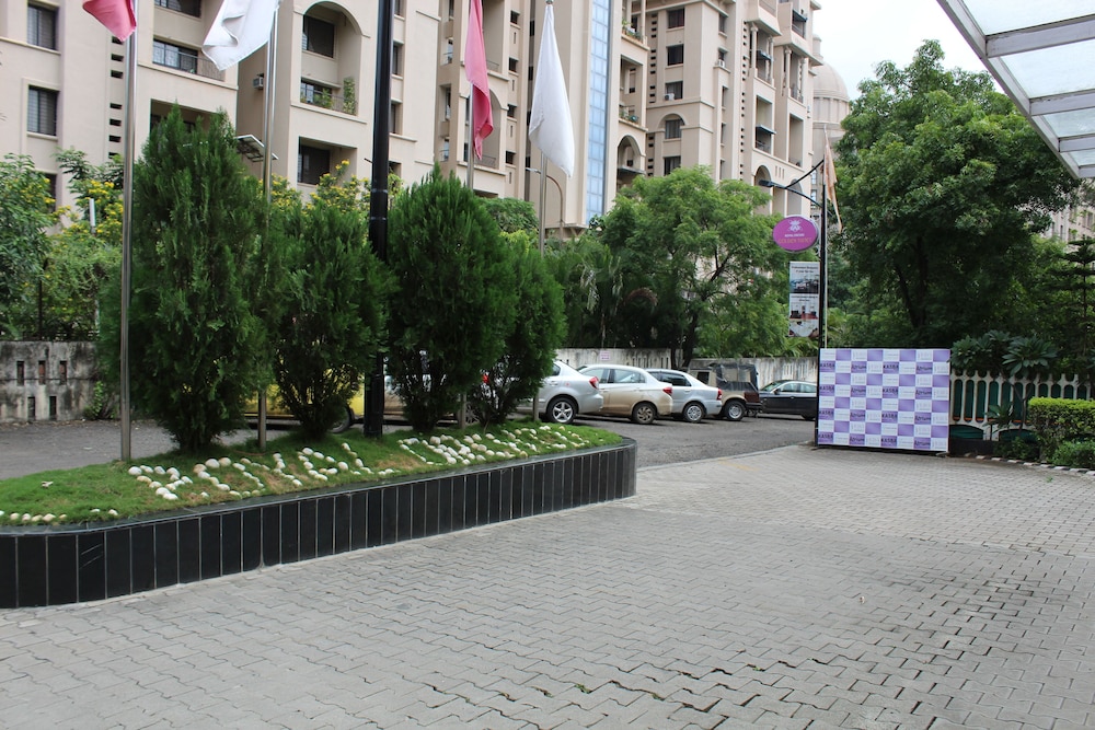 Royal Orchid Golden Suites Pune 49/52