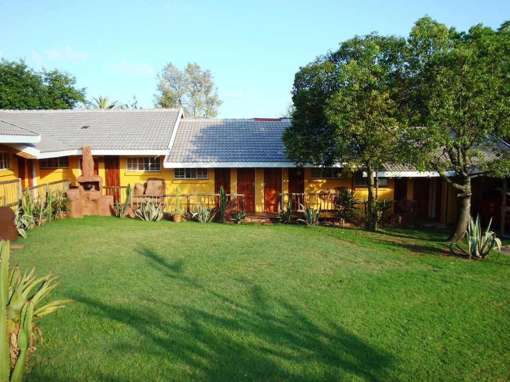 Flintstones Guest House Fourways 45/50