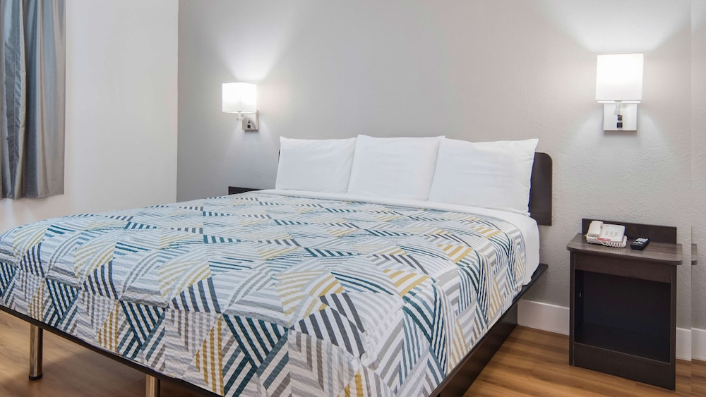 Motel6 Addison, TX - Dallas 27/56