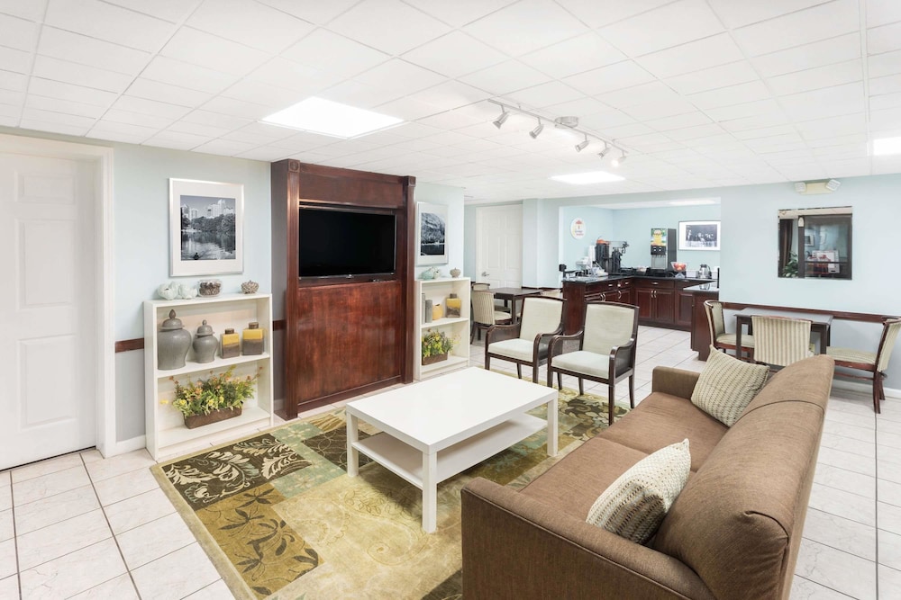 Super 8 by Wyndham Decatur/Lithonia/Atl Area 16/21