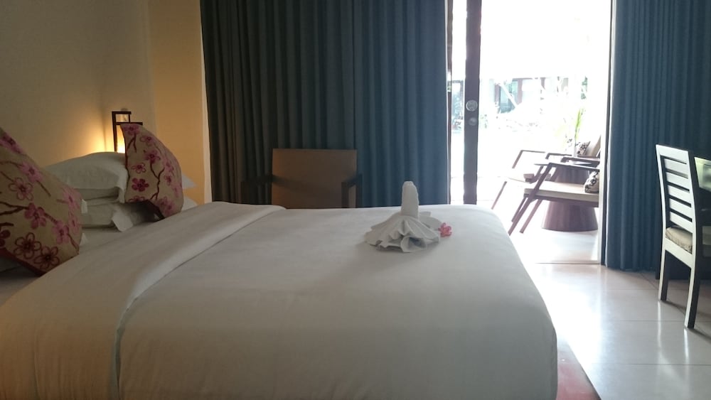 Ayom Suite 11/44