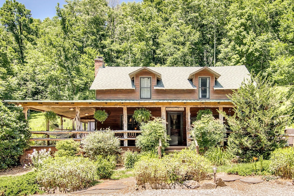 Butterfly Hollow Bed and Breakfast 27/32