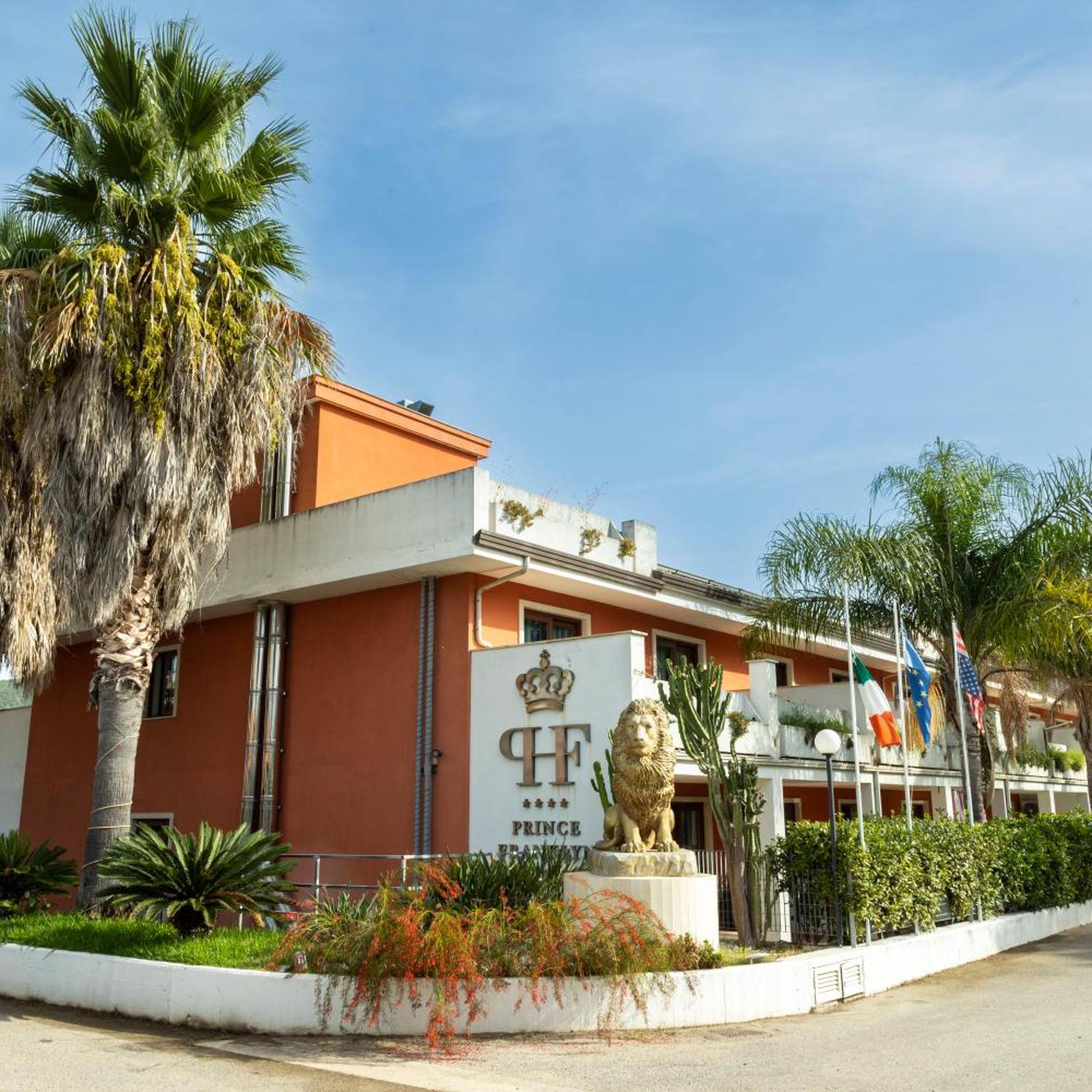 Prince Franklyn Hotel 3/55