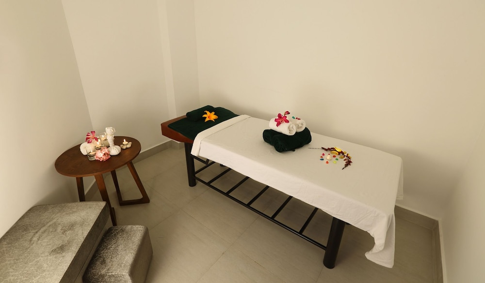 Amber Dale Luxury Hotel and Spa, Munnar (ex PLUM JUDY - THE LEISURE HOTEL) 36/50