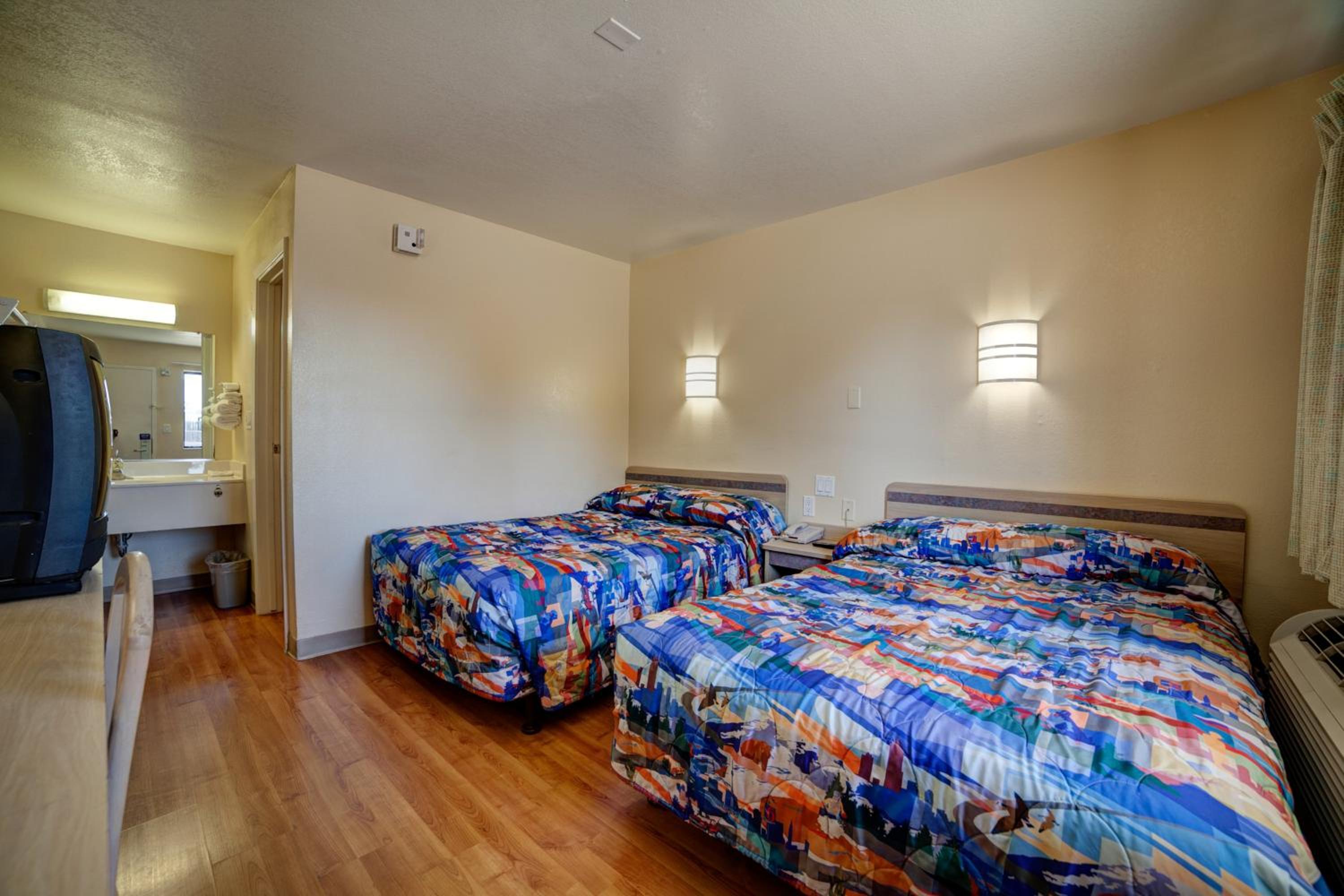 Super 7 Inn Bossier City 14/42