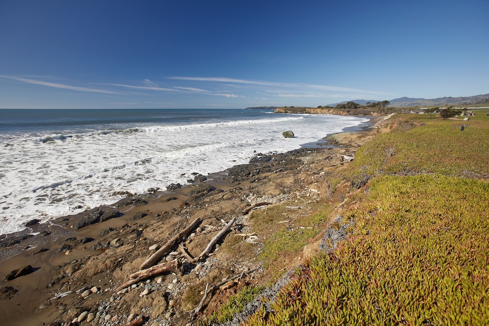 Cavalier Oceanfront Resort 58/67