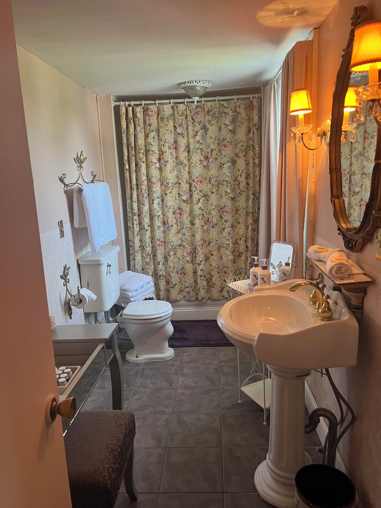 Walden Inn and Suites 34/36