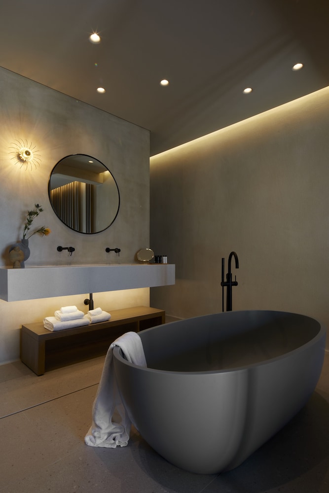 Halcyon Days Suites 48/50
