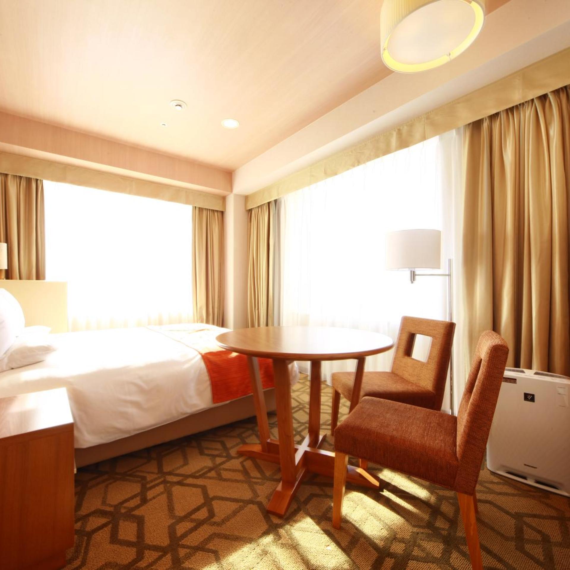 Deluxe, Double Bed, Main Tower, Corner, Smoking