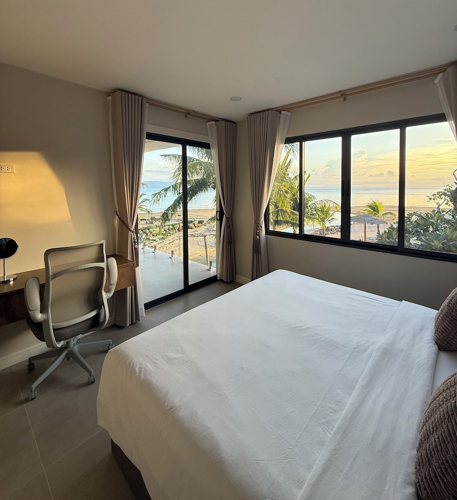 فيلا ديلوكس بسريرين كينج بإطلالة على الشاطئ بـ4 غرف نوم، Sabaii Bay Resort 4/7