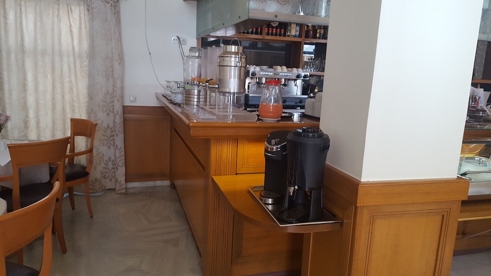 Ionian Plaza Hotel 9/50