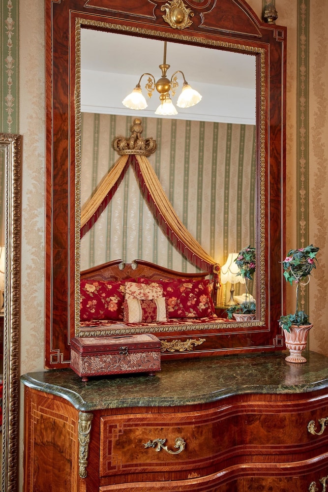 Queen Anne Hotel 3/69