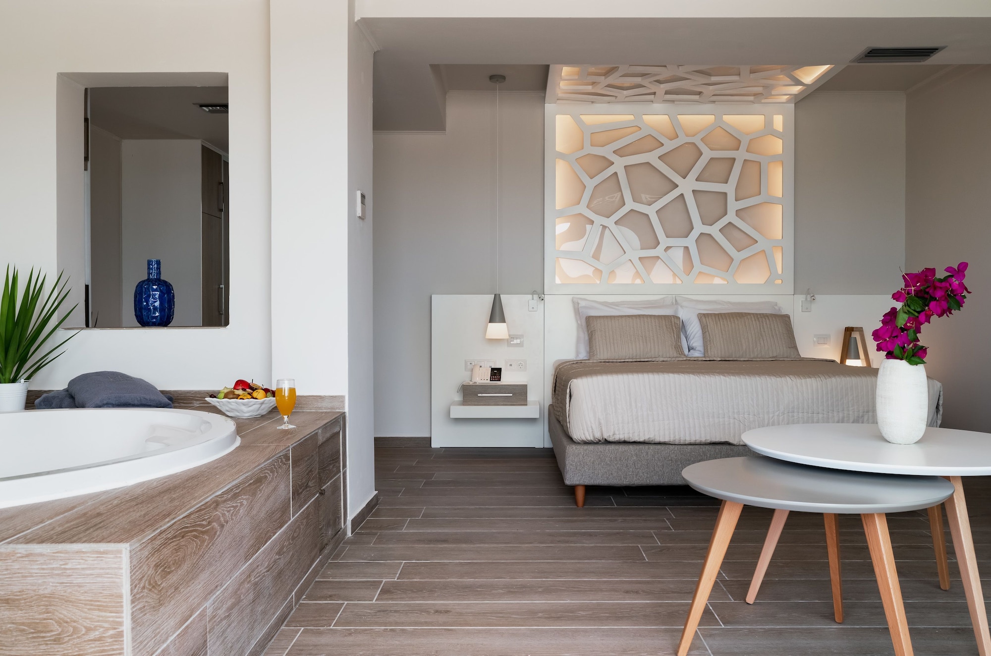Deluxe, Suite, Double Bed, Partial Sea View, Outdoor Jetted Tub