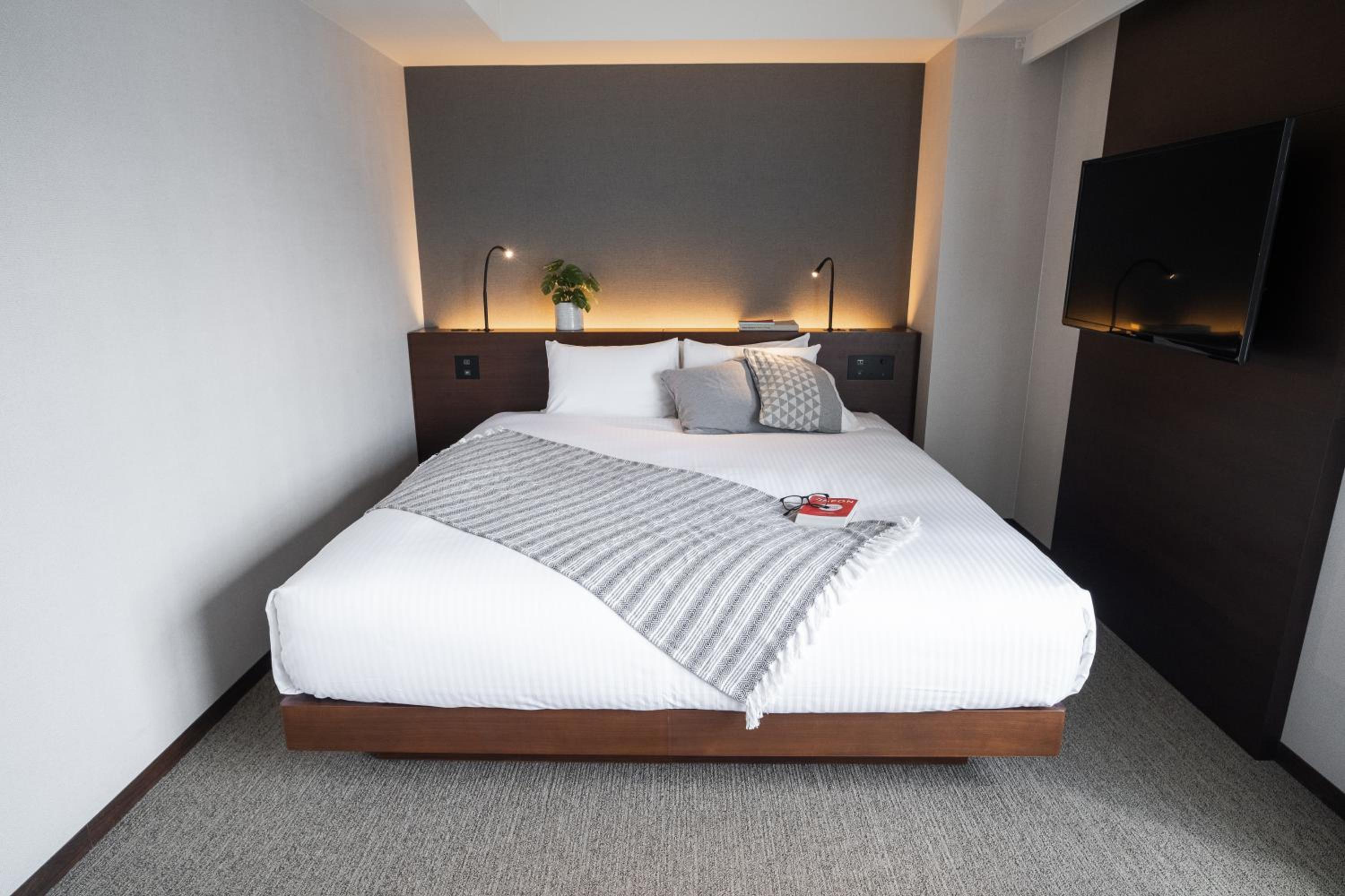 CLASSIC, STUDIO, KING BED