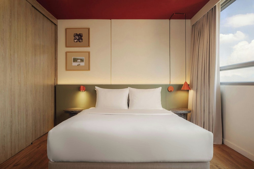 Versus Hotel 24/65