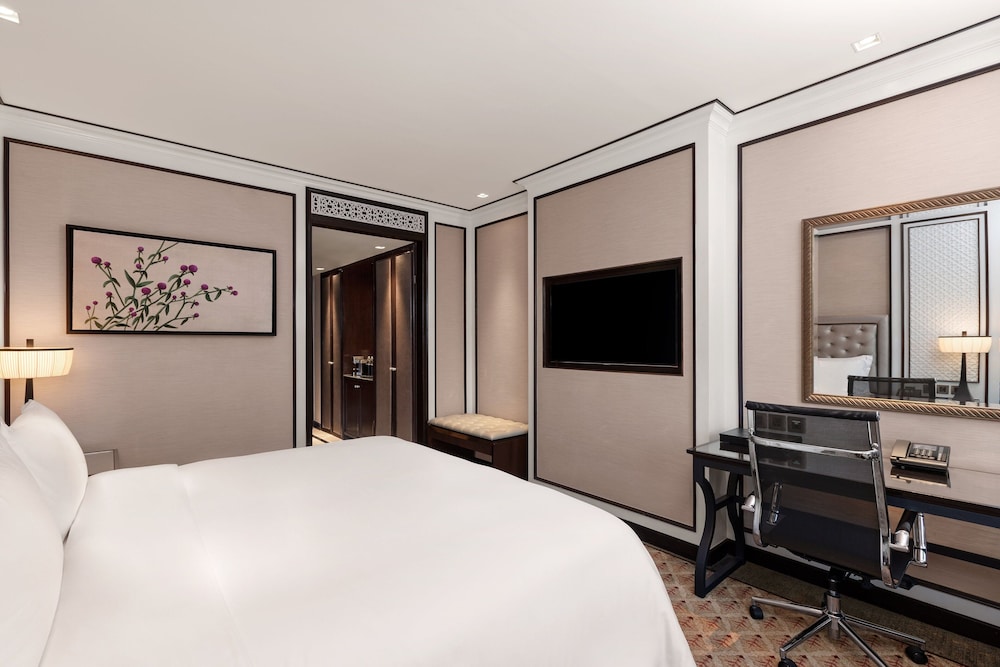 THE ATHENEE HOTEL, A LUXURY COLLECTION HOTEL BANGKOK 12/63