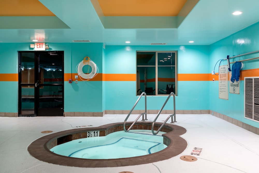 Holiday Inn Express & Suites Lathrop 48/61
